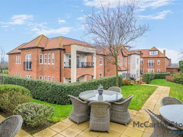 Flat for sale in Stratford-upon-Avon, Alderminster