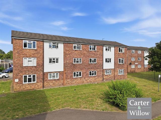 Flat for sale in Ardleigh Green, Greater London