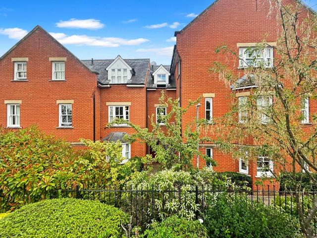 Flat for sale in Arbury, Cambridgeshire