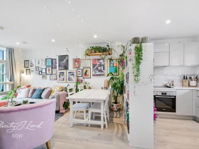 Flat for sale in Lime Quarter, Cat Hill