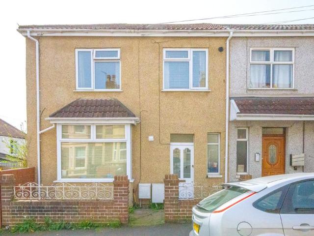Flat for sale in Horfield, Feckenham