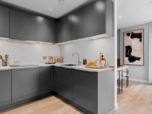 Flat for sale in Glyndon, Greater London