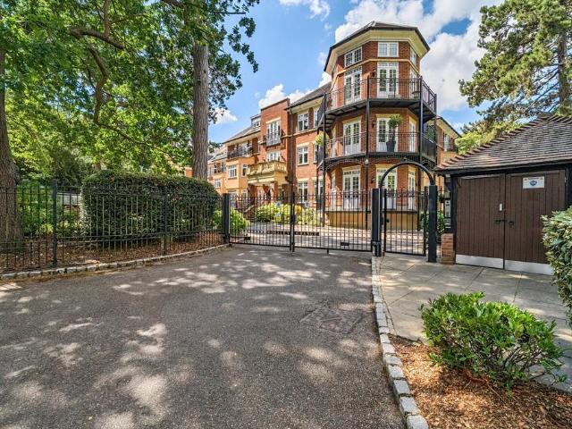 Flat for sale in Chislehurst, Greater London