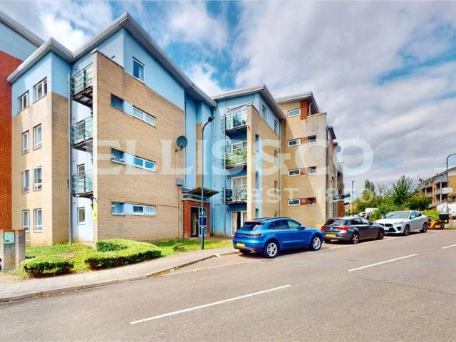 Flat for sale in Preston, Greater London