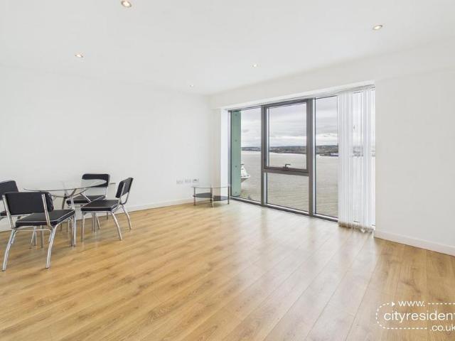 Flat for sale in Calderstones