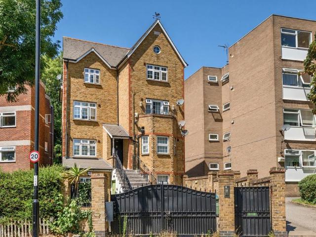 Flat for sale in London Borough of Lewisham, Greater London
