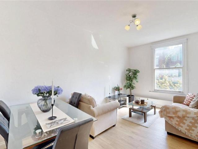 Flat for sale in South Hackney, Greater London