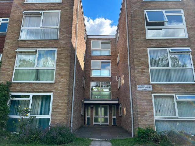 Flat for sale in Wallington, Greater London