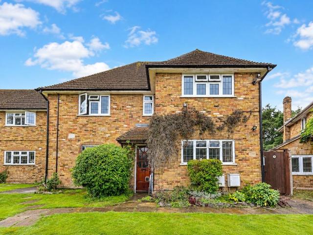 Flat for sale in Jacobs Well, Guildford