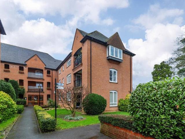 Flat for sale in Beaconsfield, Beaconsfield