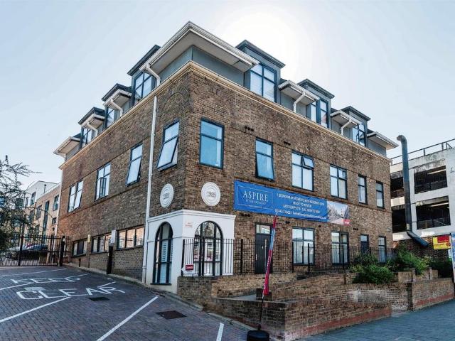 Flat for sale in The Image, Pouchen End
