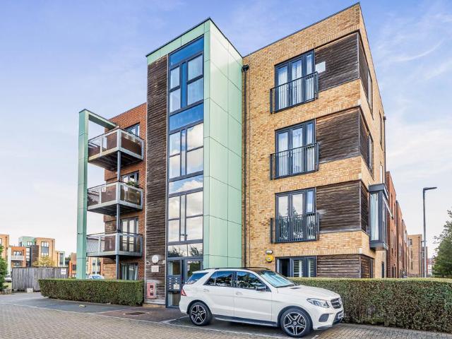 Flat for sale in London Borough of Merton, Mitcham
