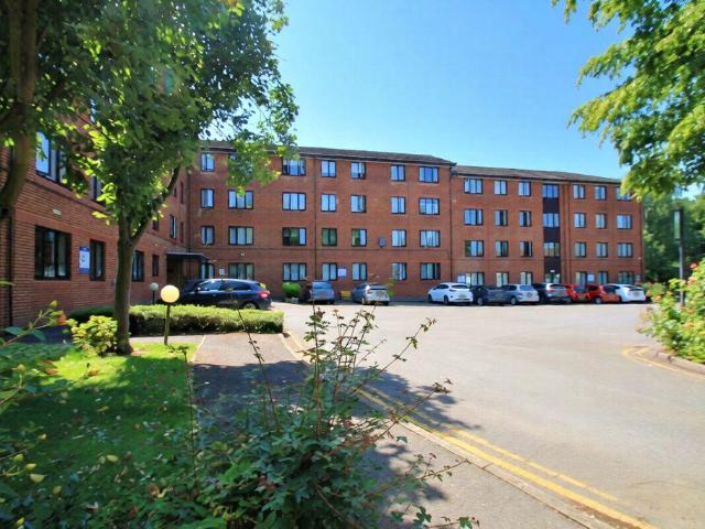 Flat for sale in Lane, Greater London