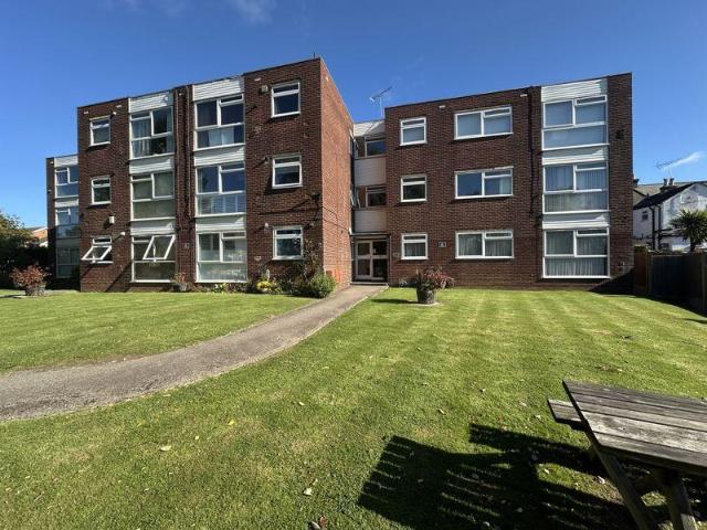 Flat for sale in Potters Bar, Hertfordshire