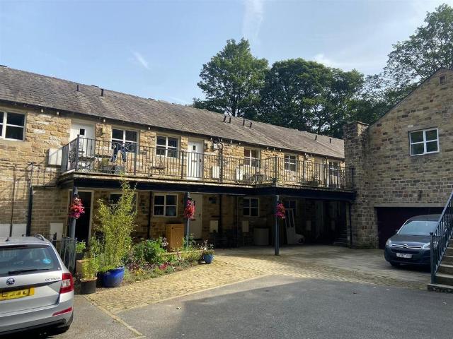 Flat for sale in Holme Valley, Holmfirth