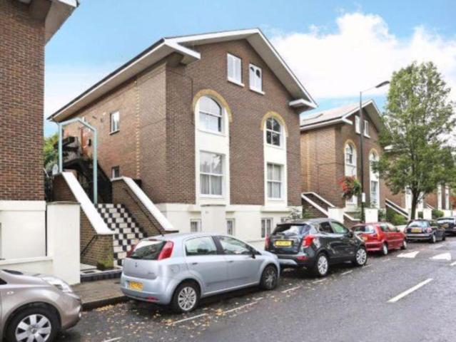 Flat for sale in Maida Vale, Greater London