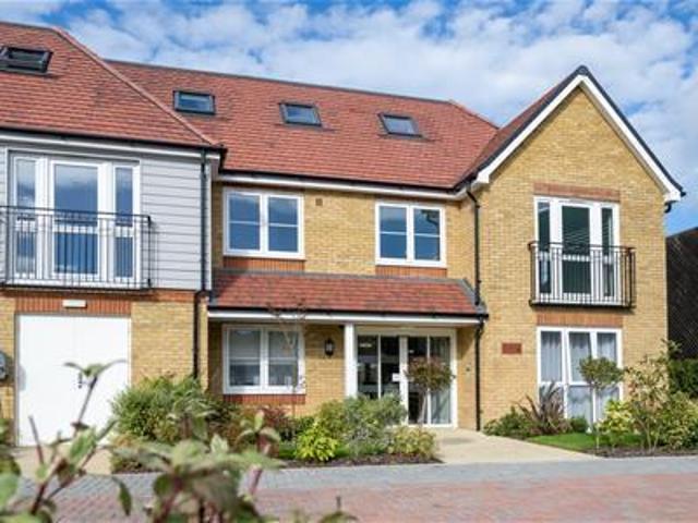 Flat for sale in Acol, Kent