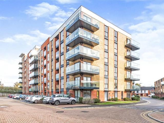 Flat for sale in Newtown, Reading