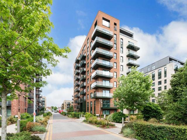 Flat for sale in London Borough of Ealing, Greater London