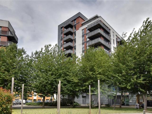 Flat for sale in Greenwich Town Centre, Greater London