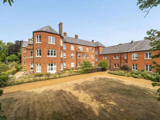 Flat for sale in Berrick Salome, Oxfordshire