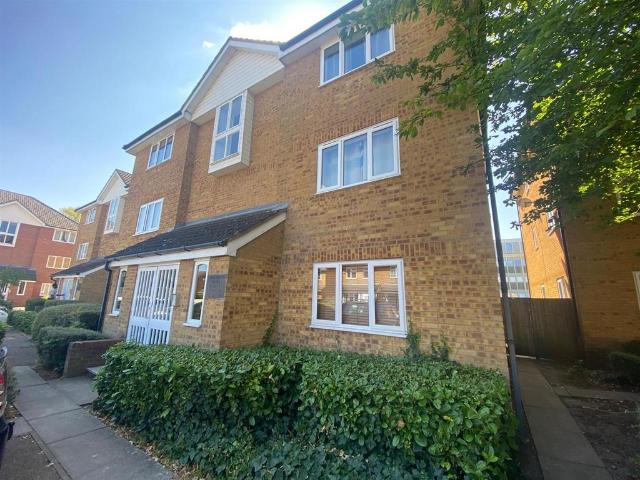 Flat for sale in Woodston, Peterborough