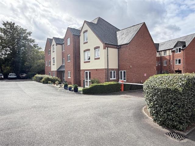 Flat for sale in Cliff Hill, Warwick