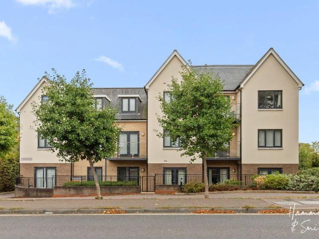 Flat for sale in Ivy Chimneys, Epping Forest