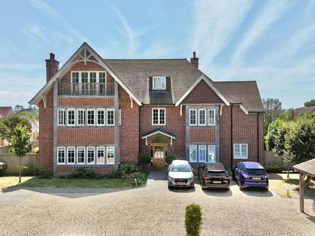 Flat for sale in Highcliffe