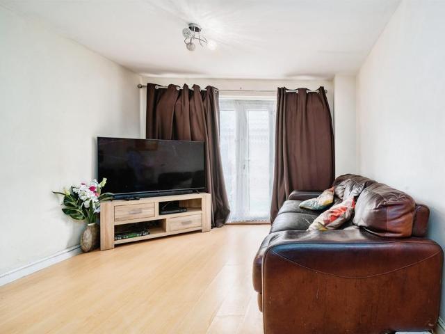 Flat for sale in Broxbourne, Hertfordshire