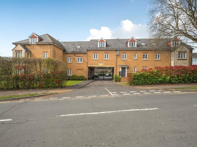 Flat for sale in Highway, Maidenhead