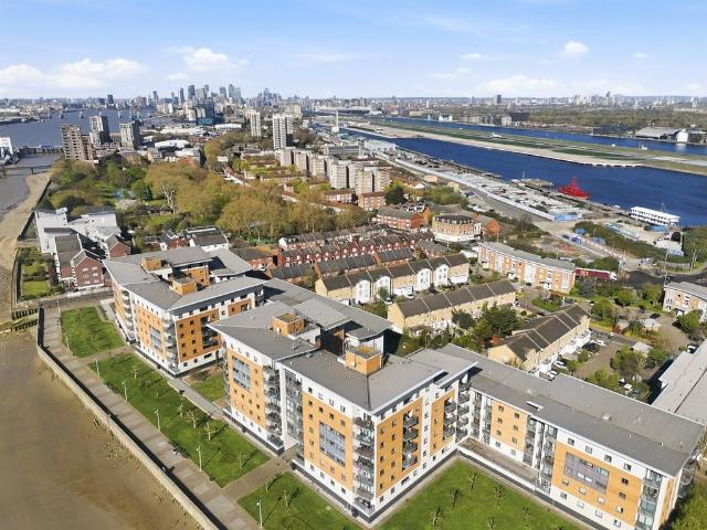 Flat for sale in North Woolwich, Greater London