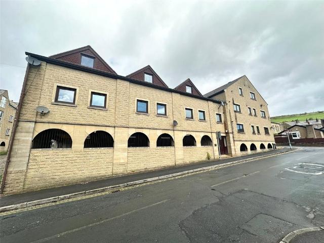 Flat for sale in Akroydon, Halifax