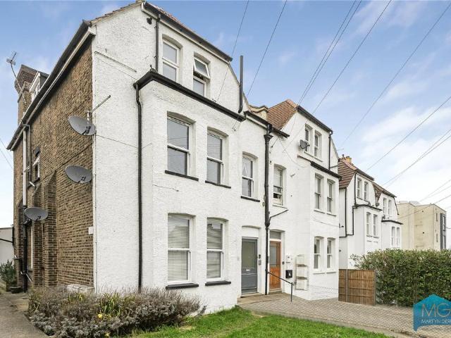 Flat for sale in High Barnet, Greater London
