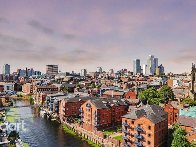 Flat for sale in West Yorkshire