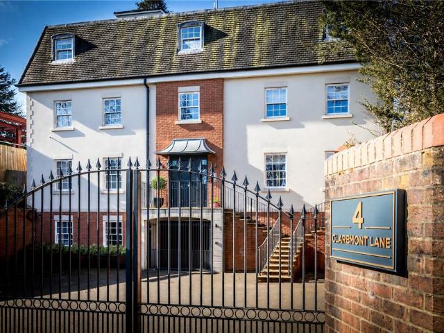 Flat for sale in Esher, Elmbridge