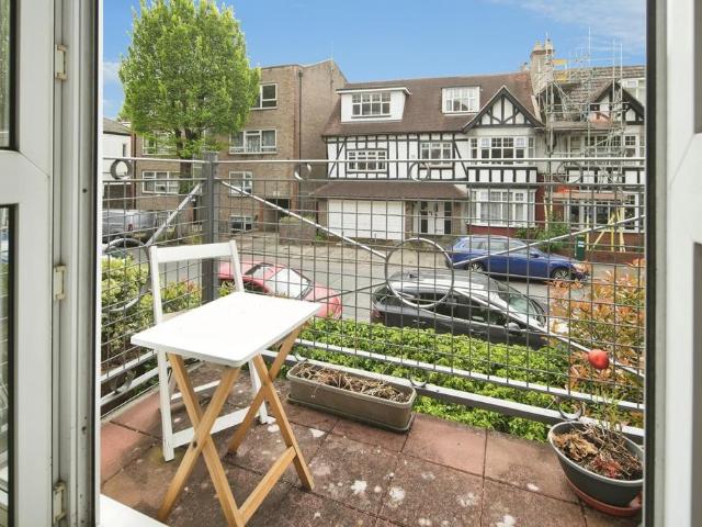 Flat for sale in Brunswick