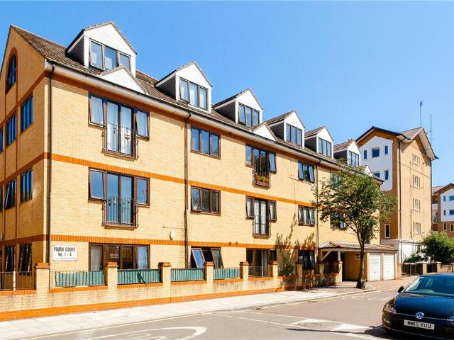 Flat for sale in Bethnal Green, Greater London