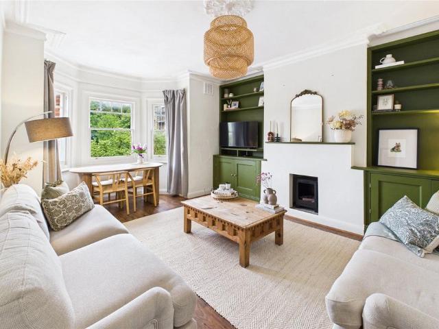 Flat for sale in Tulse Hill, Greater London