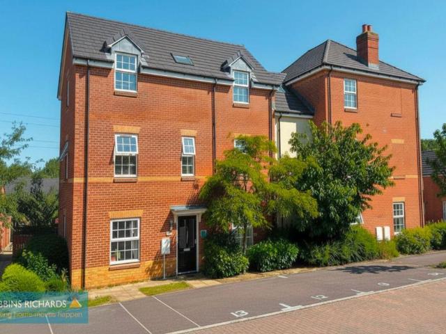 Flat for sale in Tonedale, Somerset