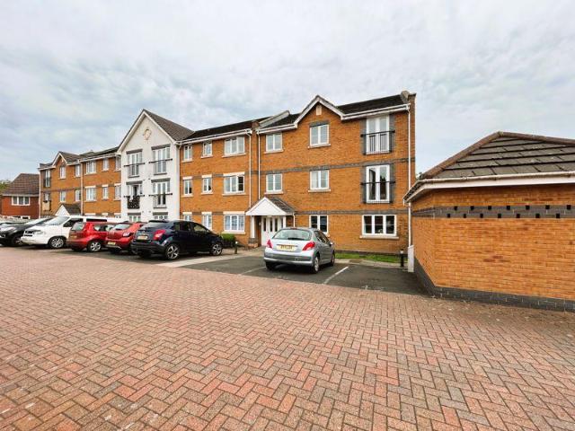 Flat for sale in Walsall, Shire Oak