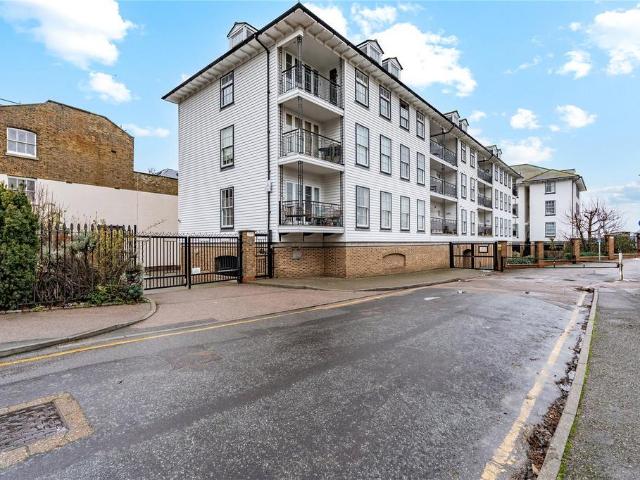 Flat for sale in Milton, Hamerton