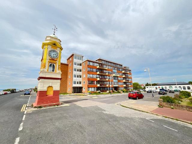 Flat for sale in Central, Heathlands