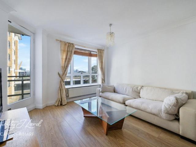 Flat for sale in Blackwall, Greater London