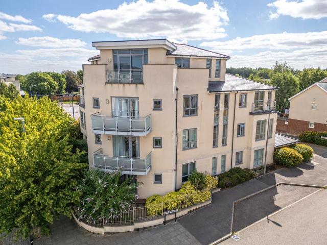 Flat for sale in Hamerton, Kent