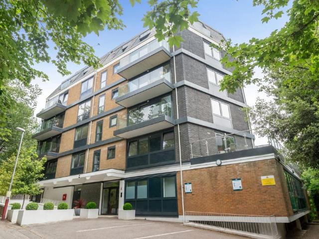 Flat for sale in Broadwater Down, Sandown Park