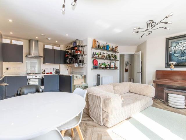 Flat for sale in Reading