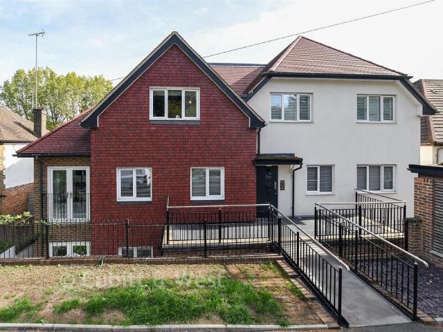 Flat for sale in Whyteleafe, Tandridge
