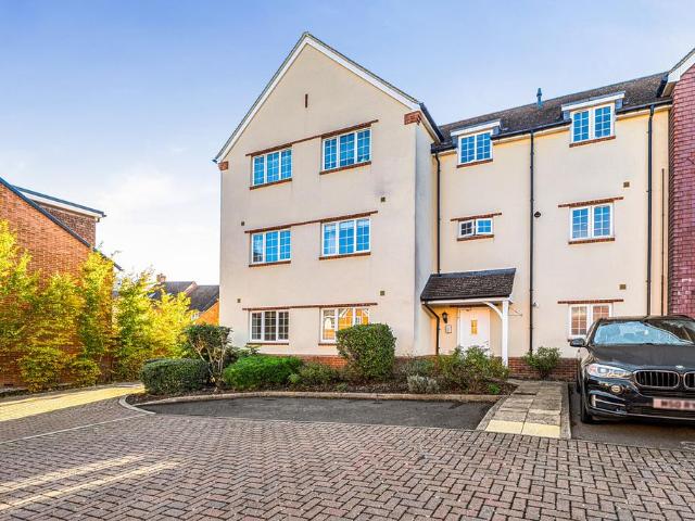 Flat for sale in Dean Court, Vale of White Horse