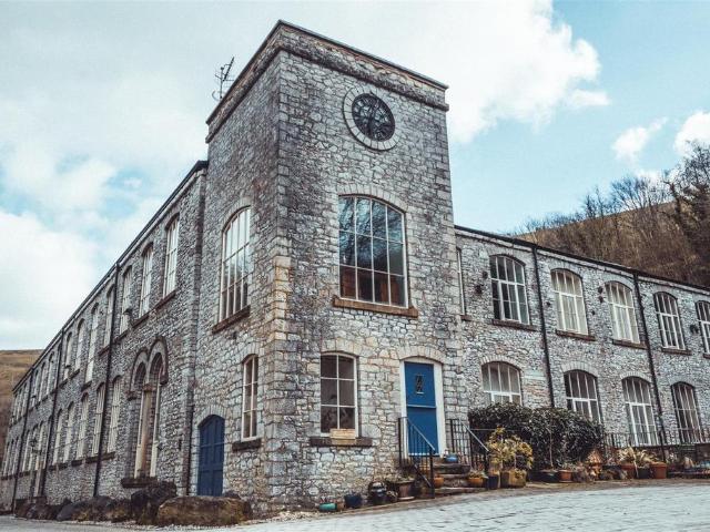 Flat for sale in Froggatt, East Midlands